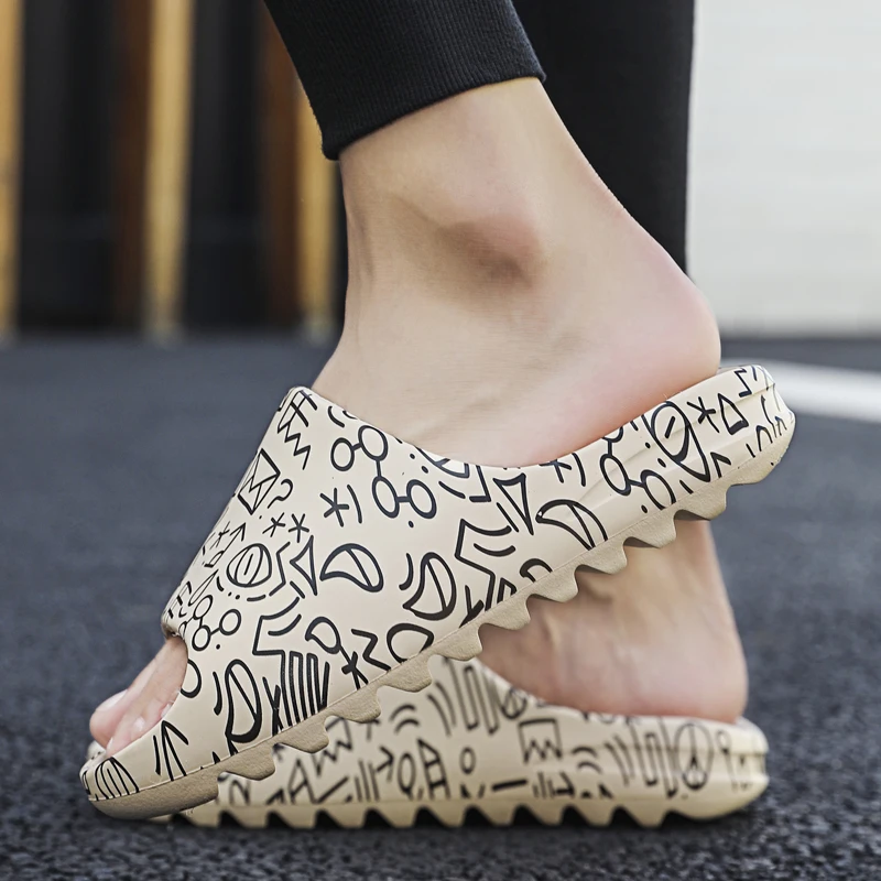 2021 luxury brand slide men shoes slippers home interior slippers graffiti casual beach slipper eva quality cartoon shoes
2021 luxury brand slide men shoes slippers home interior slippers graffiti casual beach slipper eva quality cartoon shoes