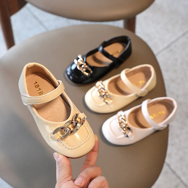 Girls Leather Shoes 2022 Spring/Autumn New Childrens Soft-soled Fashion Flats Metal Button for Party All-match Princess Shoes
Girls Leather Shoes 2022 Spring/Autumn New Childrens Soft-soled Fashion Flats Metal Button for Party All-match Princess Shoes