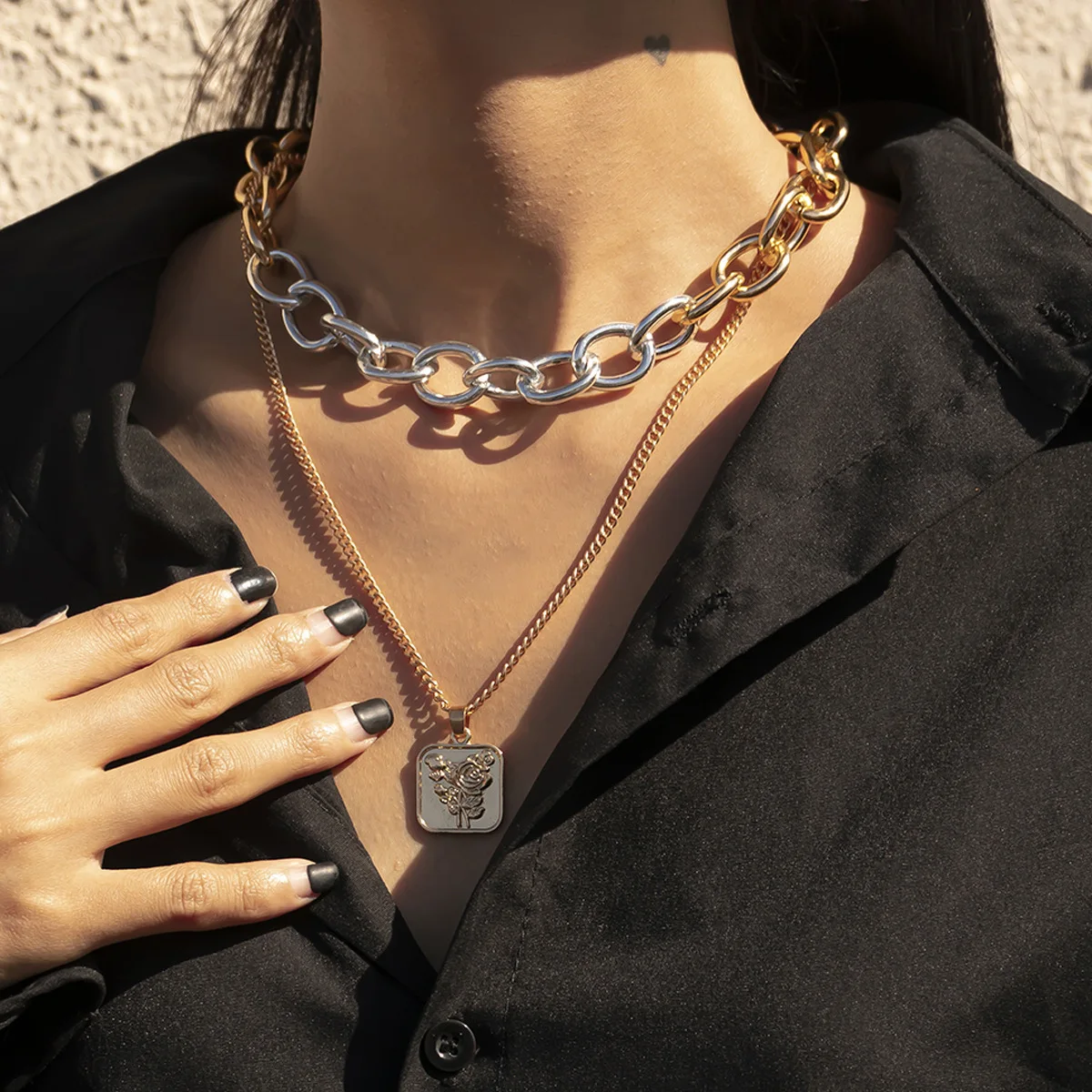 Creative Contrast Color Cross Chain Metal Necklace Female Temperament ins Wind Rose Alloy Necklace
Creative Contrast Color Cross Chain Metal Necklace Female Temperament ins Wind Rose Alloy Necklace