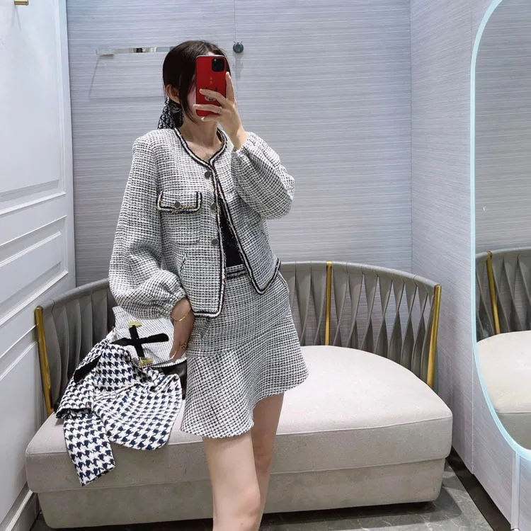 2021 spring and summer women's new temperament sweet ladies woven black and white plaid fishtail skirt
2021 spring and summer women's new temperament sweet ladies woven black and white plaid fishtail skirt