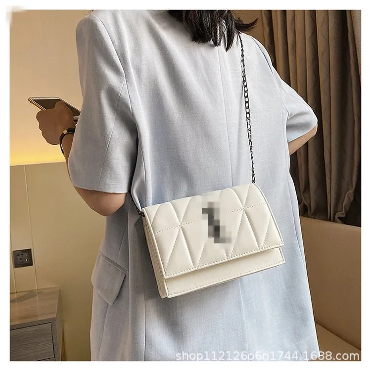 Textured Diamond chain bag women's bag 2021 new Chao Korean version of the one-shoulder bag simple oblique small square bag
Textured Diamond chain bag women's bag 2021 new Chao Korean version of the one-shoulder bag simple oblique small square bag