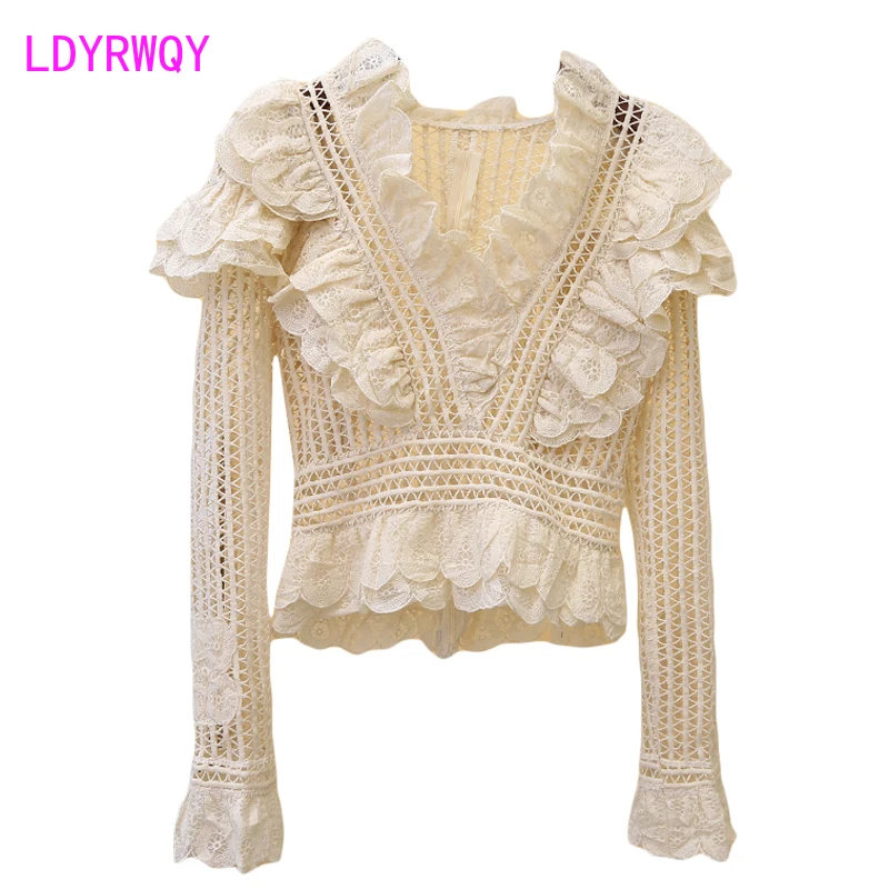 Autumn new fashion perspective lace lace bottoming top Nine Quarter Office Lady Short Butterfly Sleeve V-Neck
Autumn new fashion perspective lace lace bottoming top Nine Quarter Office Lady Short Butterfly Sleeve V-Neck