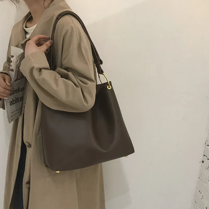Autumn and Winter Large Capacity for Women 2020 New Popular Online Red Korean Style Bucket Bag Special-Interest Design Student 
Autumn and Winter Large Capacity for Women 2020 New Popular Online Red Korean Style Bucket Bag Special-Interest Design Student