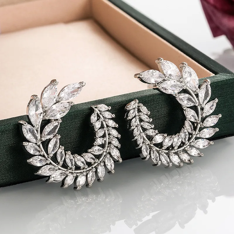 YaYI Jewelry Fashion Princess Cut White Natural Cubic Zirconia Silver Color Wedding Party Lover Wear Ear Stud Precious Earrings
YaYI Jewelry Fashion Princess Cut White Natural Cubic Zirconia Silver Color Wedding Party Lover Wear Ear Stud Precious Earrings