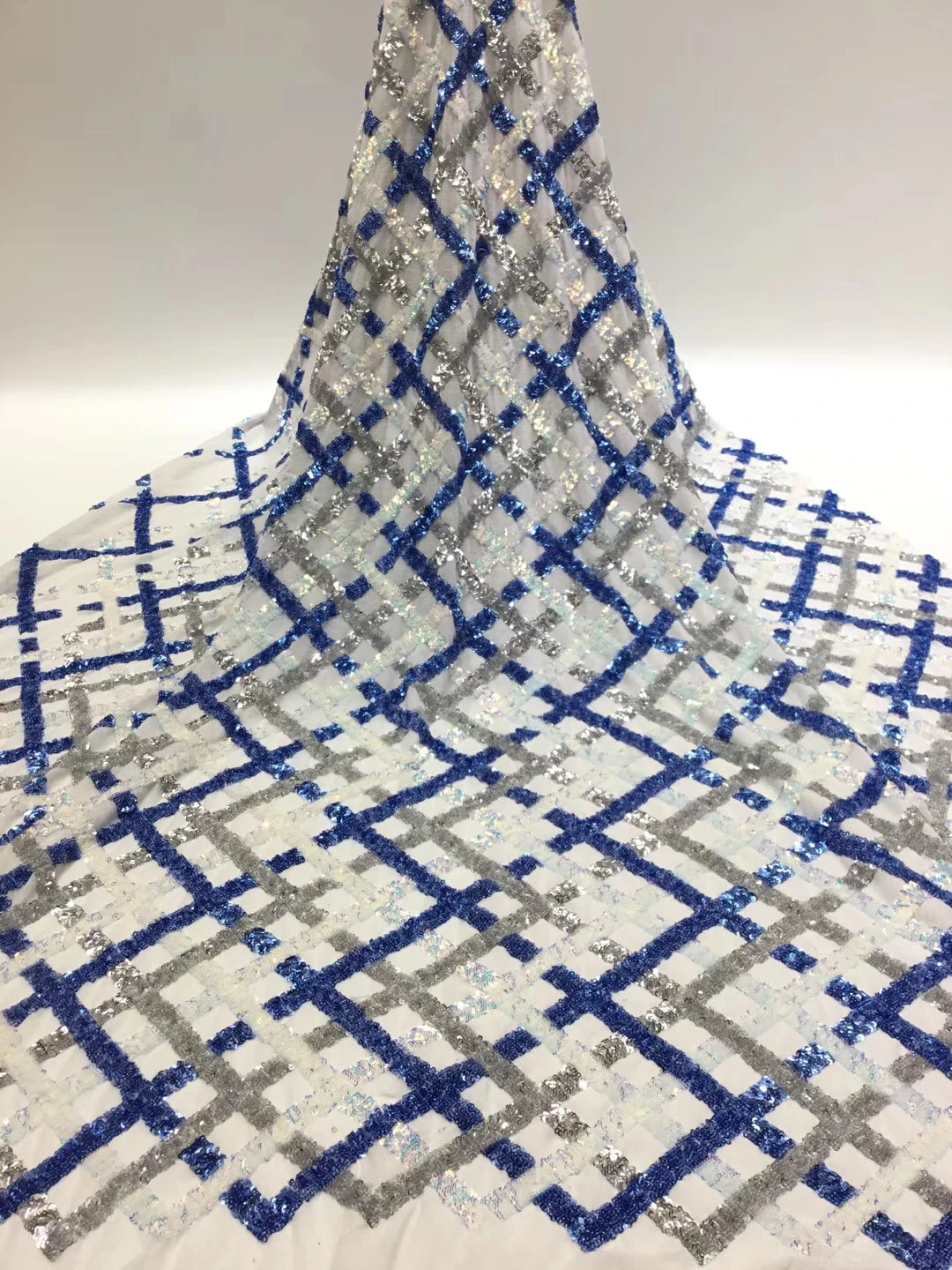 The latest French tulle lace fabric 2020 high quality sequins Africa Nigeria mesh lace fabric for sewing wedding dress FJ3576
The latest French tulle lace fabric 2020 high quality sequins Africa Nigeria mesh lace fabric for sewing wedding dress FJ3576