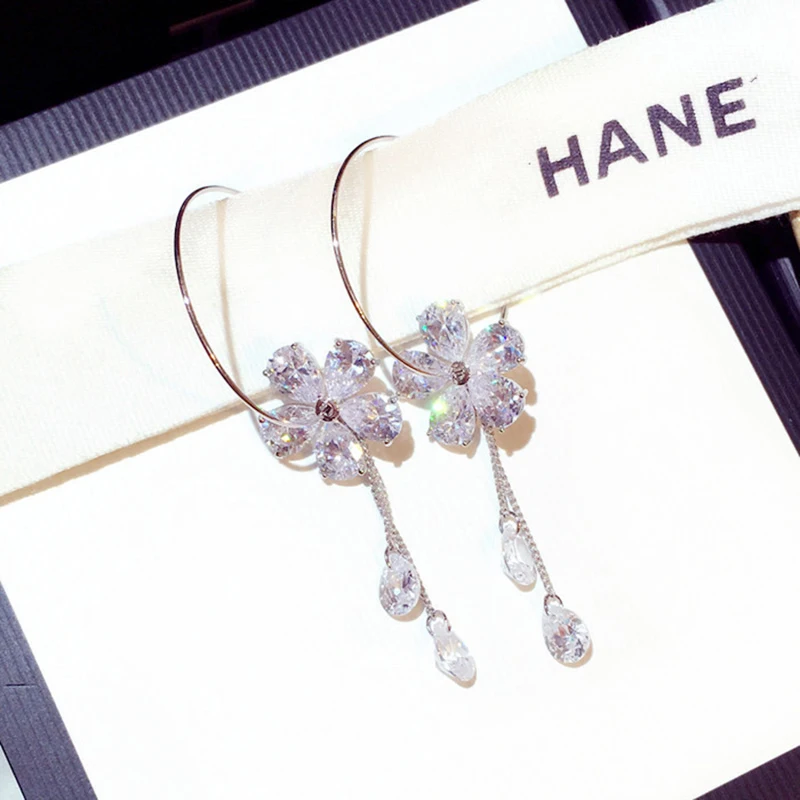 Fashion Gorgeous Transparent Zircon Flower Teardrop Women Earring Noble Crystal Zirconia Stud Earrings Jewelry Accessroeis
Fashion Gorgeous Transparent Zircon Flower Teardrop Women Earring Noble Crystal Zirconia Stud Earrings Jewelry Accessroeis