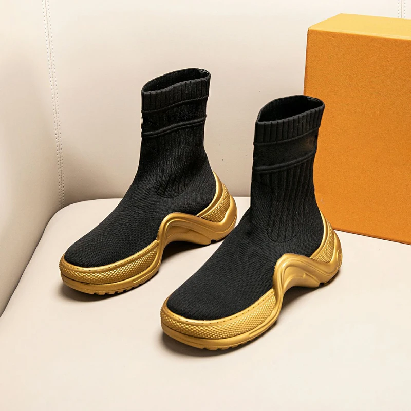 New top model boots running shoes breathable outdoor sports shoes light sports shoes women comfortable sports training shoes 
New top model boots running shoes breathable outdoor sports shoes light sports shoes women comfortable sports training shoes