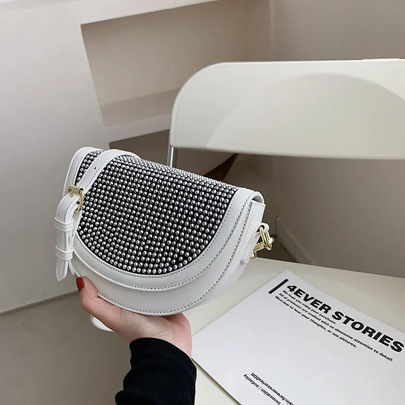 High-quality Ladies Simple Casual Rhinestone Semi-circular Small Bag 2021 New Korean Fashion One-shoulder Messenger Bag
High-quality Ladies Simple Casual Rhinestone Semi-circular Small Bag 2021 New Korean Fashion One-shoulder Messenger Bag