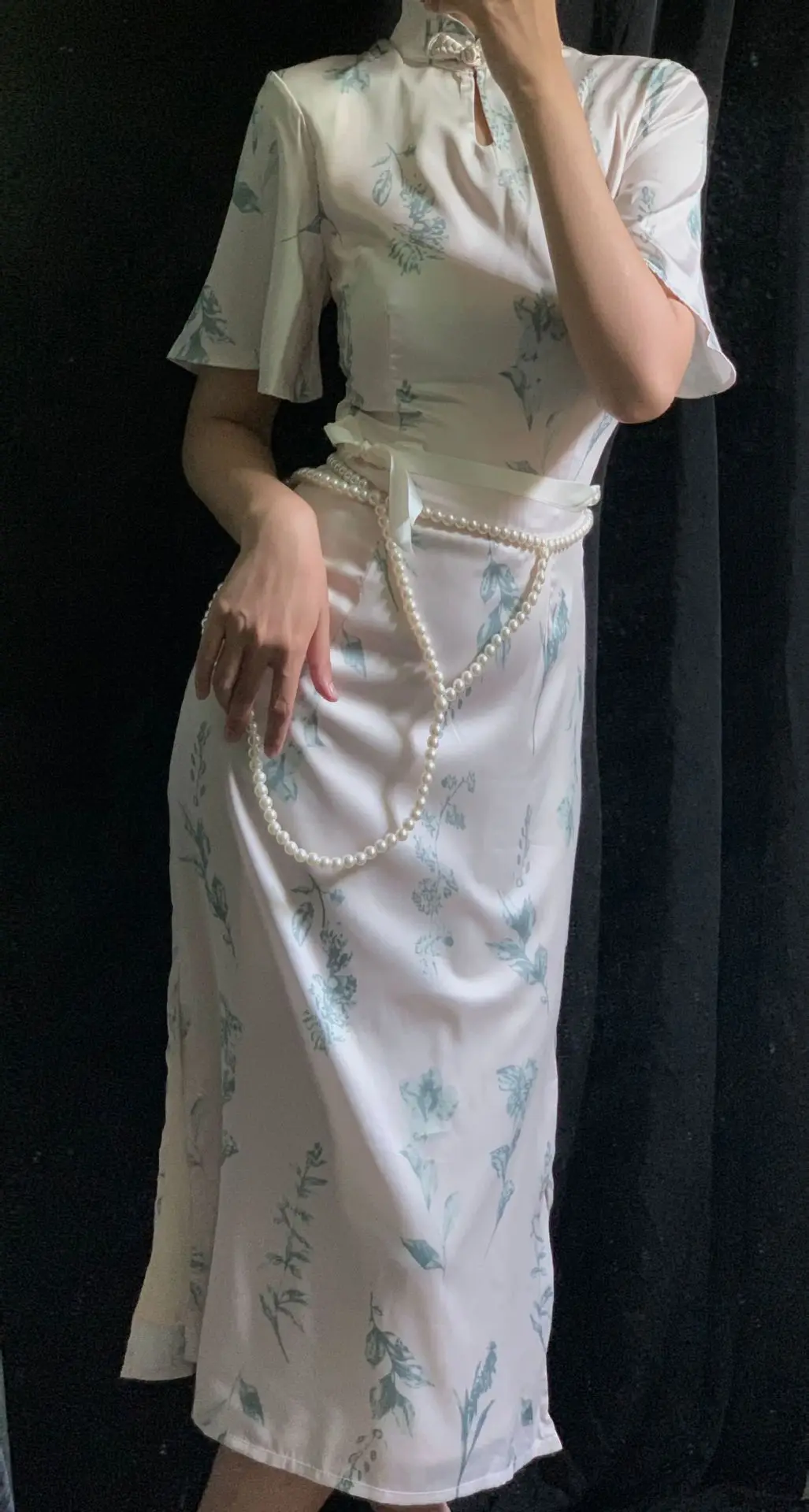 2021 new summer women's dress Chinese style retro cheongsam French romantic dress slim waist temperament slim Satin Dress
2021 new summer women's dress Chinese style retro cheongsam French romantic dress slim waist temperament slim Satin Dress