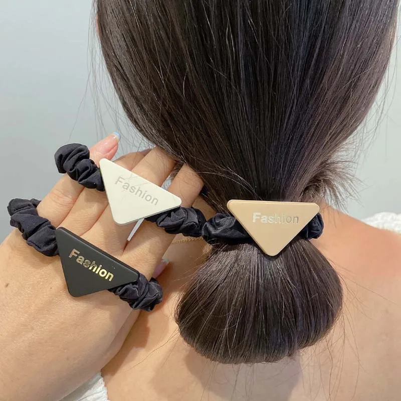 New Arrival Fashion Korean Triangle Hair Tie Gum Head Accessories For Women Handmade Alloy Letter Hair Bands Designer Headbands
New Arrival Fashion Korean Triangle Hair Tie Gum Head Accessories For Women Handmade Alloy Letter Hair Bands Designer Headbands