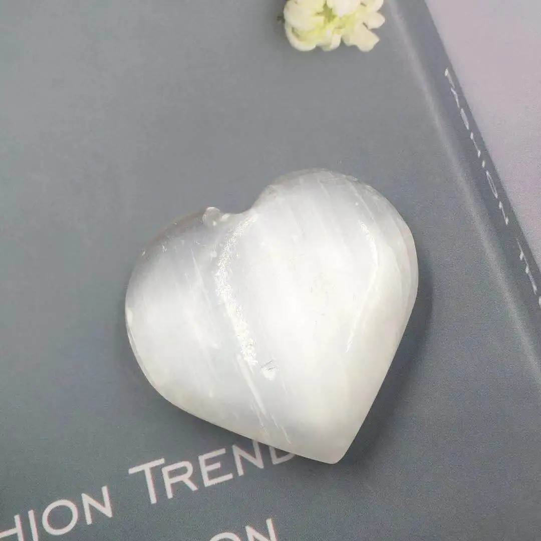 1 piece of white transparent gypsum core polished crystal to heal coronary chakras
1 piece of white transparent gypsum core polished crystal to heal coronary chakras