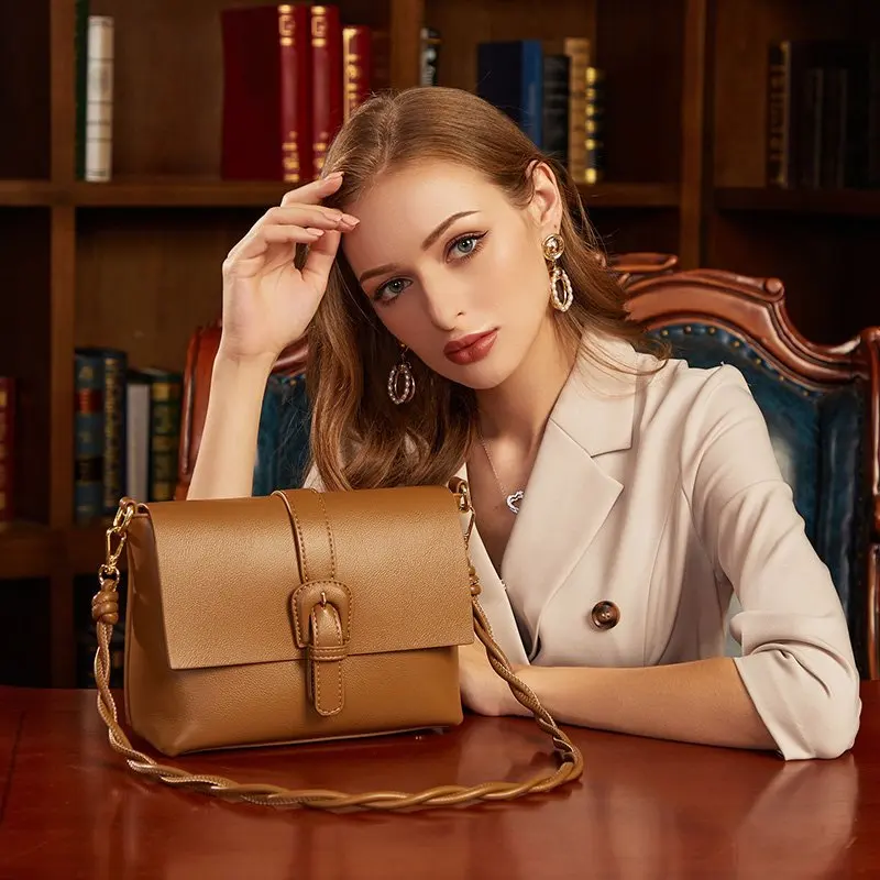 LU.FAWN Delicate Texture Palm Pattern Small Square Bag Retro Style Solid Color Buckle Ladies Shoulder Fashion Trend PU 5812
LU.FAWN Delicate Texture Palm Pattern Small Square Bag Retro Style Solid Color Buckle Ladies Shoulder Fashion Trend PU 5812
