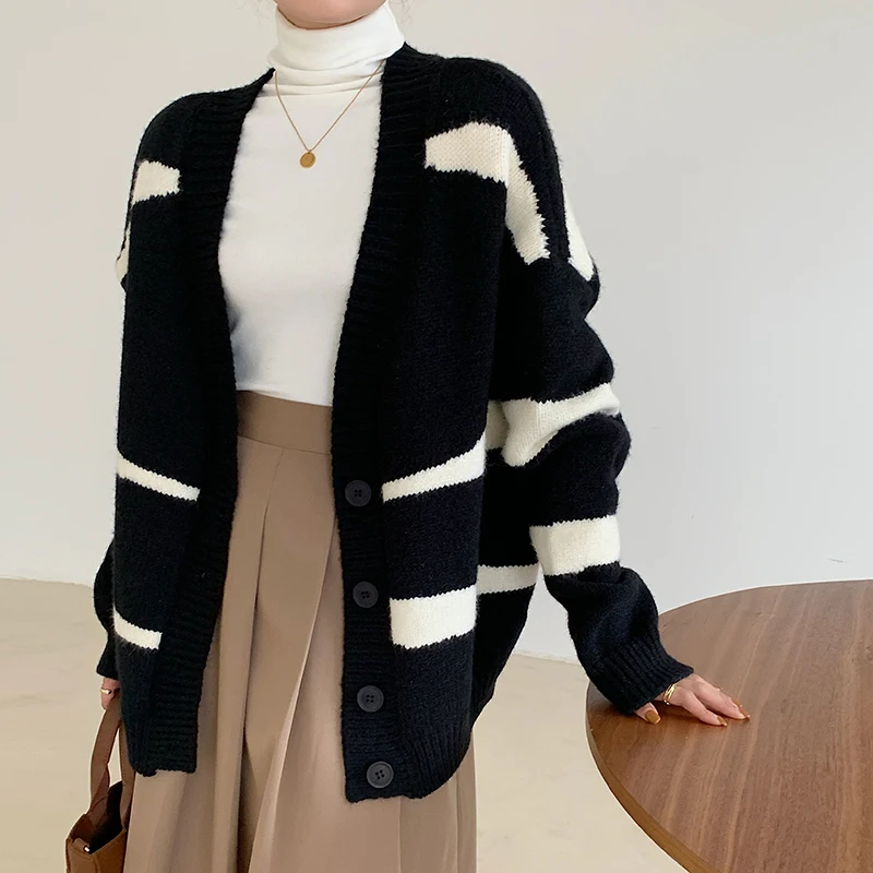 Fashion Striped Women Sweaters Fall Winter V-Neck Long Sleeve Sweater Cardigan Oversized Warm Cardigan YOU1040
Fashion Striped Women Sweaters Fall Winter V-Neck Long Sleeve Sweater Cardigan Oversized Warm Cardigan YOU1040