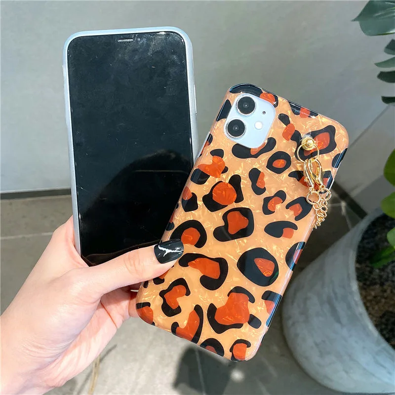 Suitable forIphone11Promax mobile phone case love leopard flash soft shell with bracelet queen wild exclusive lanyard my style
Suitable forIphone11Promax mobile phone case love leopard flash soft shell with bracelet queen wild exclusive lanyard my style