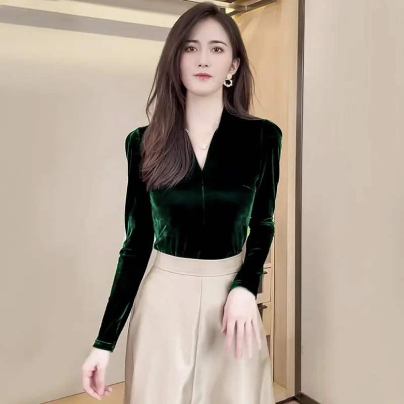 Fashion elegant V-neck long sleeve Velour shirts Korean streetwear Women slim velvet blouse Autumn Basic vintage Tops
Fashion elegant V-neck long sleeve Velour shirts Korean streetwear Women slim velvet blouse Autumn Basic vintage Tops