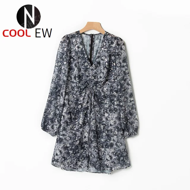 Женское Плиссированное мини-платье с цветочным принтом и V-образным вырезом, весна-лето 2021
Женское Плиссированное мини-платье с цветочным принтом и V-образным вырезом, весна-лето 2021