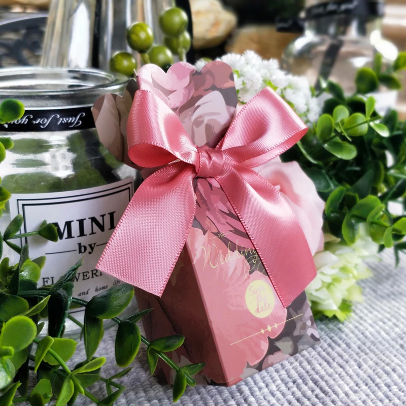 Wedding Favor and Candy Box Gift Bag Paperboard Gift Box Chocolate Boxes Cookies Bag Kids Birthday Supplies Wedding Decoration 
Wedding Favor and Candy Box Gift Bag Paperboard Gift Box Chocolate Boxes Cookies Bag Kids Birthday Supplies Wedding Decoration