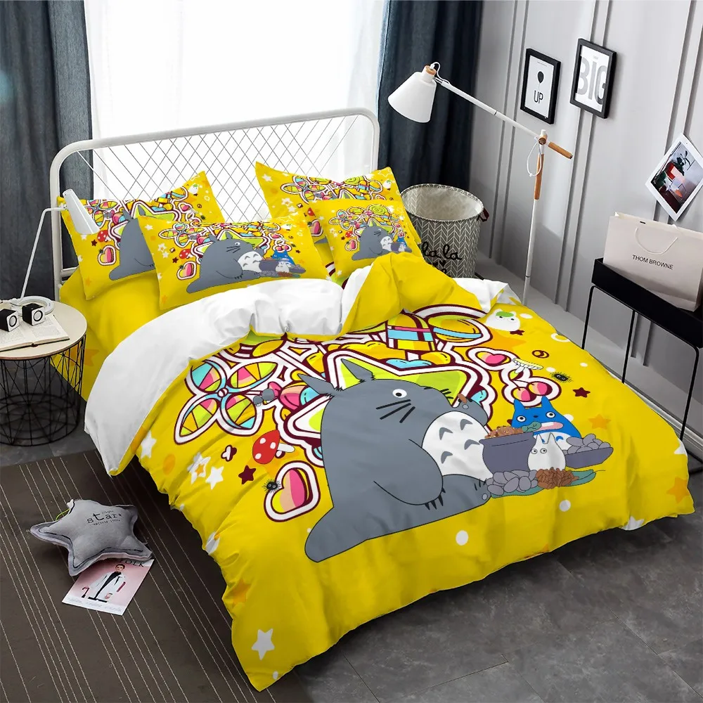 2/3 Pieces Japan Anime Totoro Bedding Set 3D Print Yellow Background Duvet Cover Cartoon Luxury Home Bed Cover Set(No Sheets)
2/3 Pieces Japan Anime Totoro Bedding Set 3D Print Yellow Background Duvet Cover Cartoon Luxury Home Bed Cover Set(No Sheets)