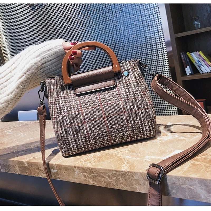 Ladies designer handbags 2021 fashion new handbags high quality wool striped ladies handbags girls shoulder messenger bag 
Ladies designer handbags 2021 fashion new handbags high quality wool striped ladies handbags girls shoulder messenger bag