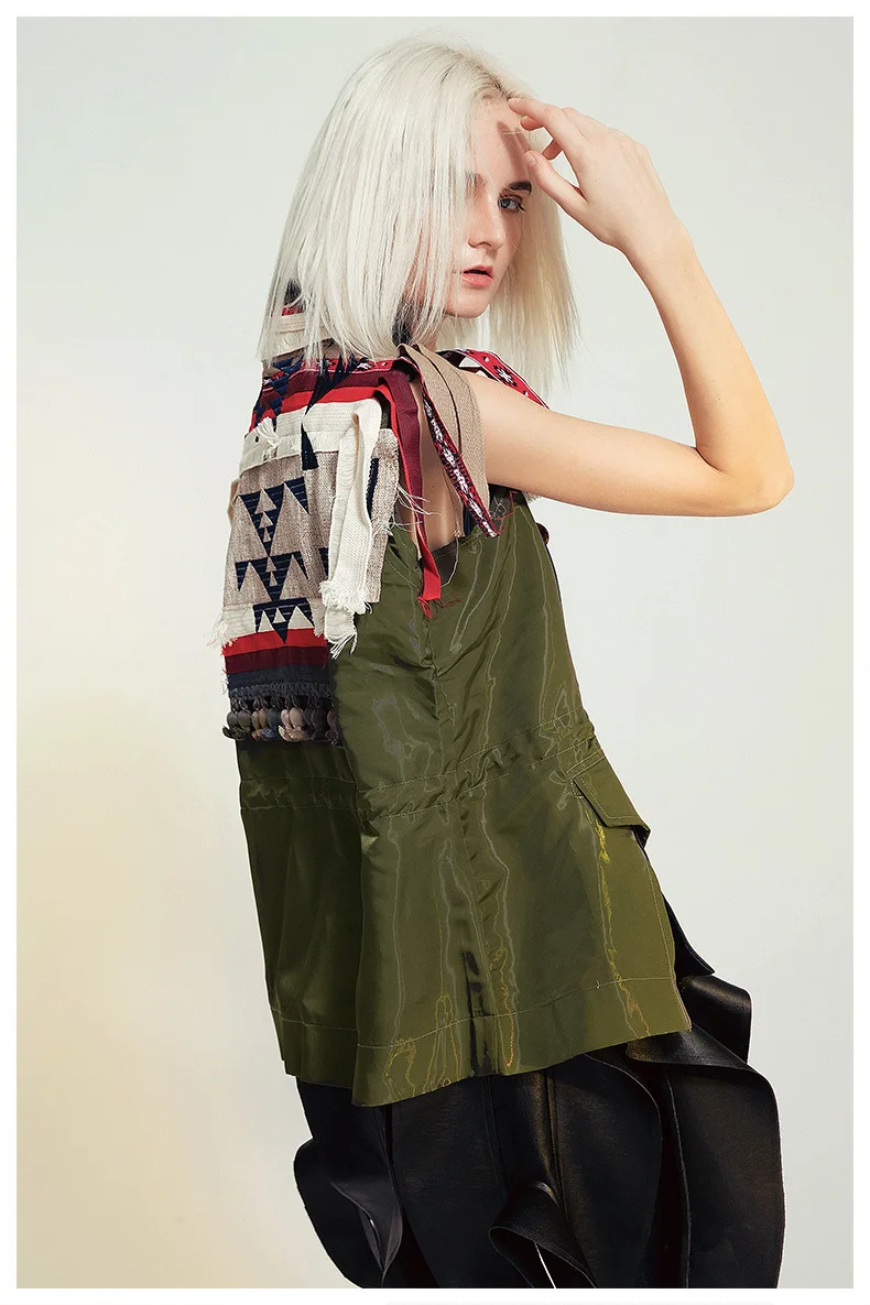 MSXU 2020 New Female Self-made Back Heavy Industry Webbing Stitching Geometric Embroidery Ladies Vest Jacket Top
MSXU 2020 New Female Self-made Back Heavy Industry Webbing Stitching Geometric Embroidery Ladies Vest Jacket Top