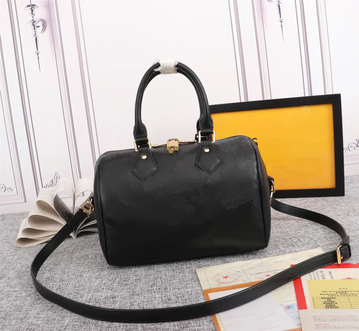 Luxury female designer bags Damier Ebène canvas material Speedy handbag Fashionable shoulder bag Messenger bag Arm handle Crossb
Luxury female designer bags Damier Ebène canvas material Speedy handbag Fashionable shoulder bag Messenger bag Arm handle Crossb