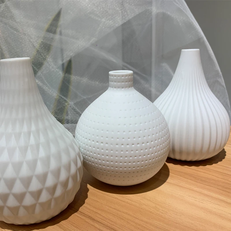 Nordic Simple Ceramic White Dry Flower Vase Geometric Matt Vase Room Decoration Home Decor Vases Drop-shape Plants Pot
Nordic Simple Ceramic White Dry Flower Vase Geometric Matt Vase Room Decoration Home Decor Vases Drop-shape Plants Pot