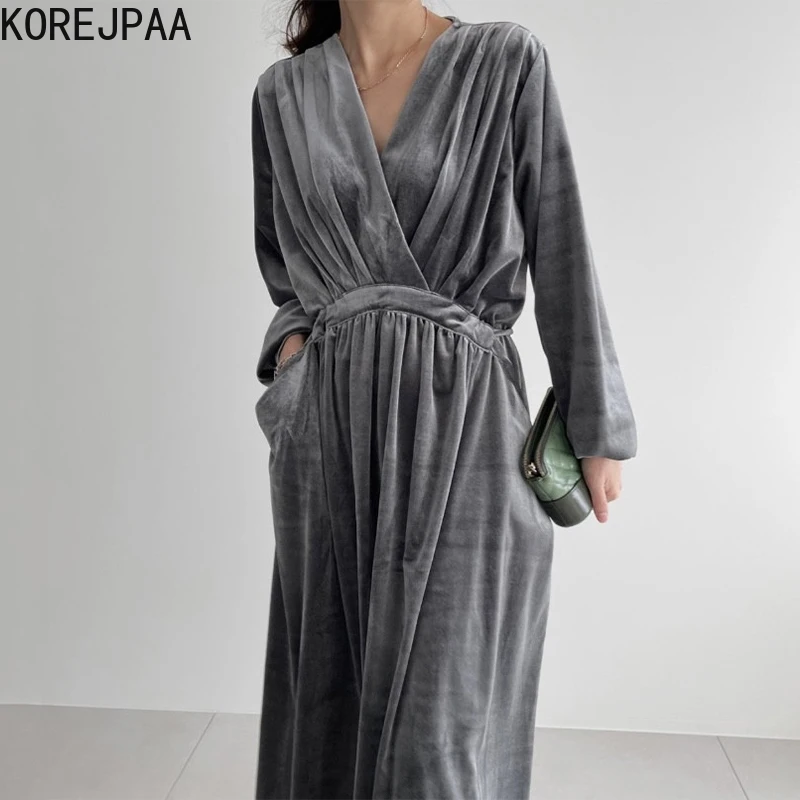 Платье женское с V-образным вырезом, рюшами и рукавами-фонариками 
Платье женское с V-образным вырезом, рюшами и рукавами-фонариками