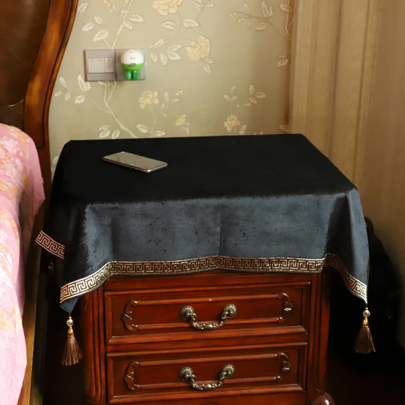High Quality Chenille Tablecloth Pure Color Embroidered Table Cloth Tassels Black TV Bedside Cupboard Cover Wedding Decoration
High Quality Chenille Tablecloth Pure Color Embroidered Table Cloth Tassels Black TV Bedside Cupboard Cover Wedding Decoration
