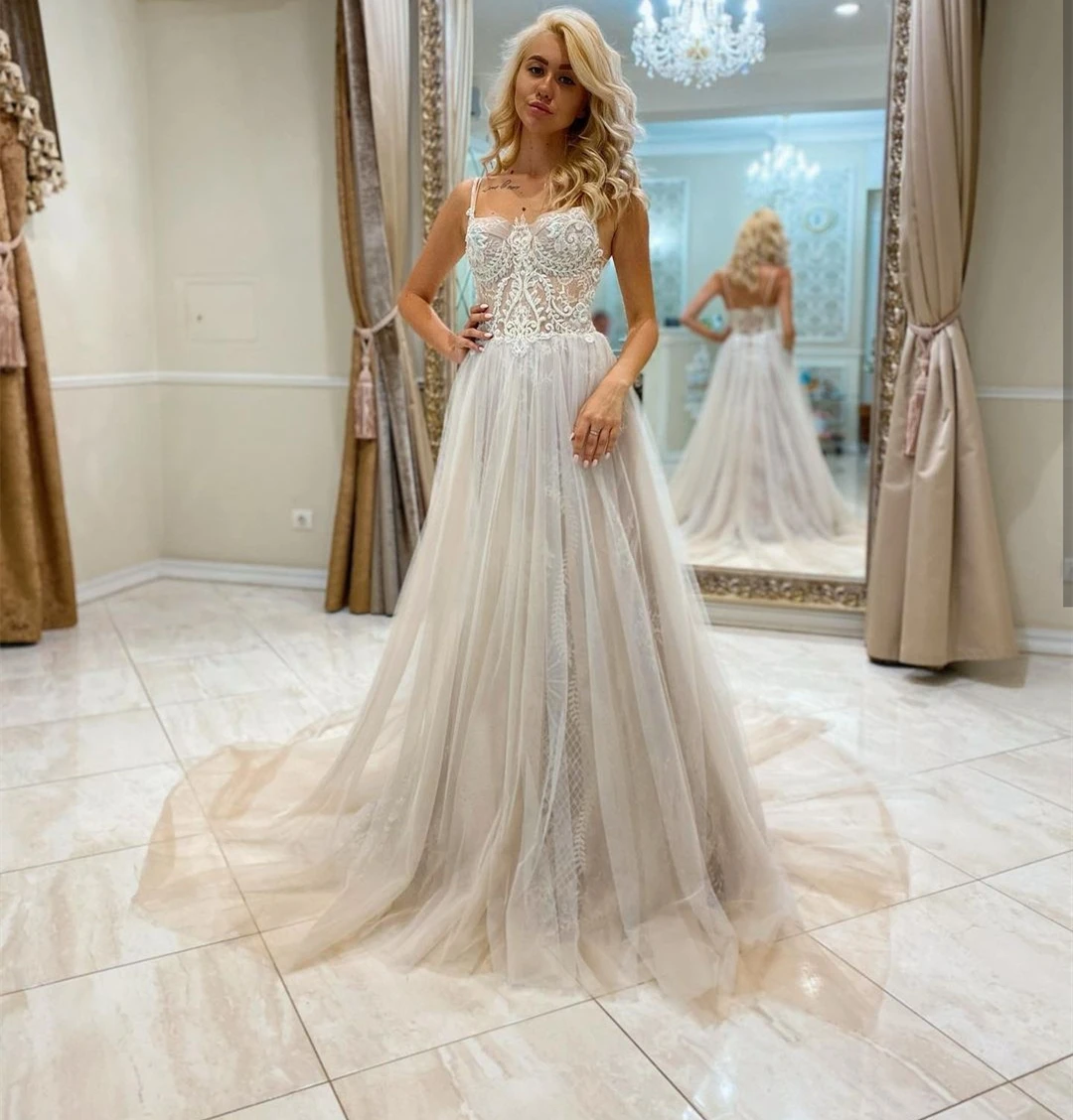 Vintage Wedding Dress Sweetheart Spaghetti Strap Court Train Backless Sleevelss Lace Appliques vestidos de novia Custom Made
Vintage Wedding Dress Sweetheart Spaghetti Strap Court Train Backless Sleevelss Lace Appliques vestidos de novia Custom Made
