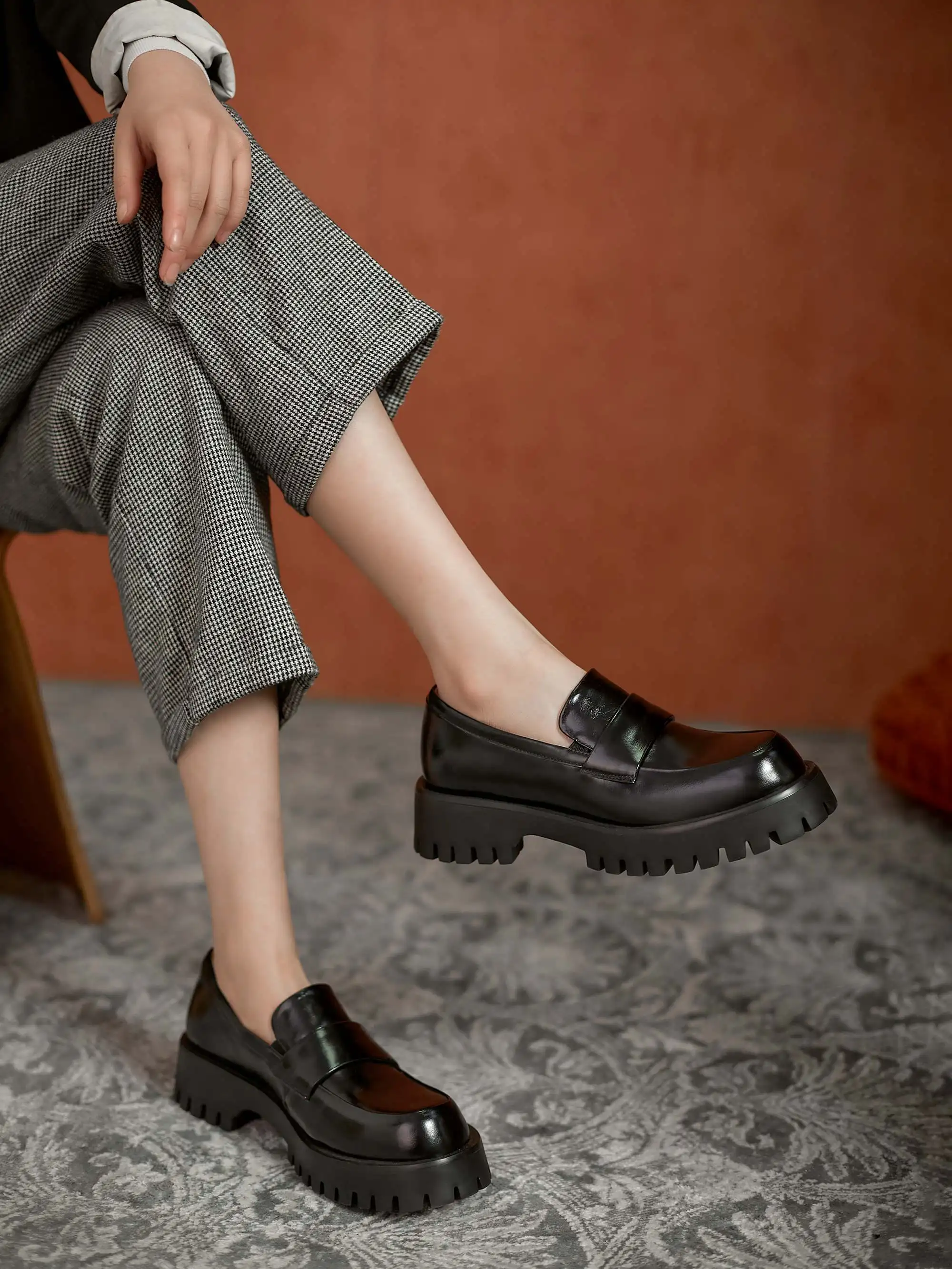 Lenkisen concise style full grain leather all-match handmade round toe thick med heel slip on convenient dating women pumps L1f5
Lenkisen concise style full grain leather all-match handmade round toe thick med heel slip on convenient dating women pumps L1f5
