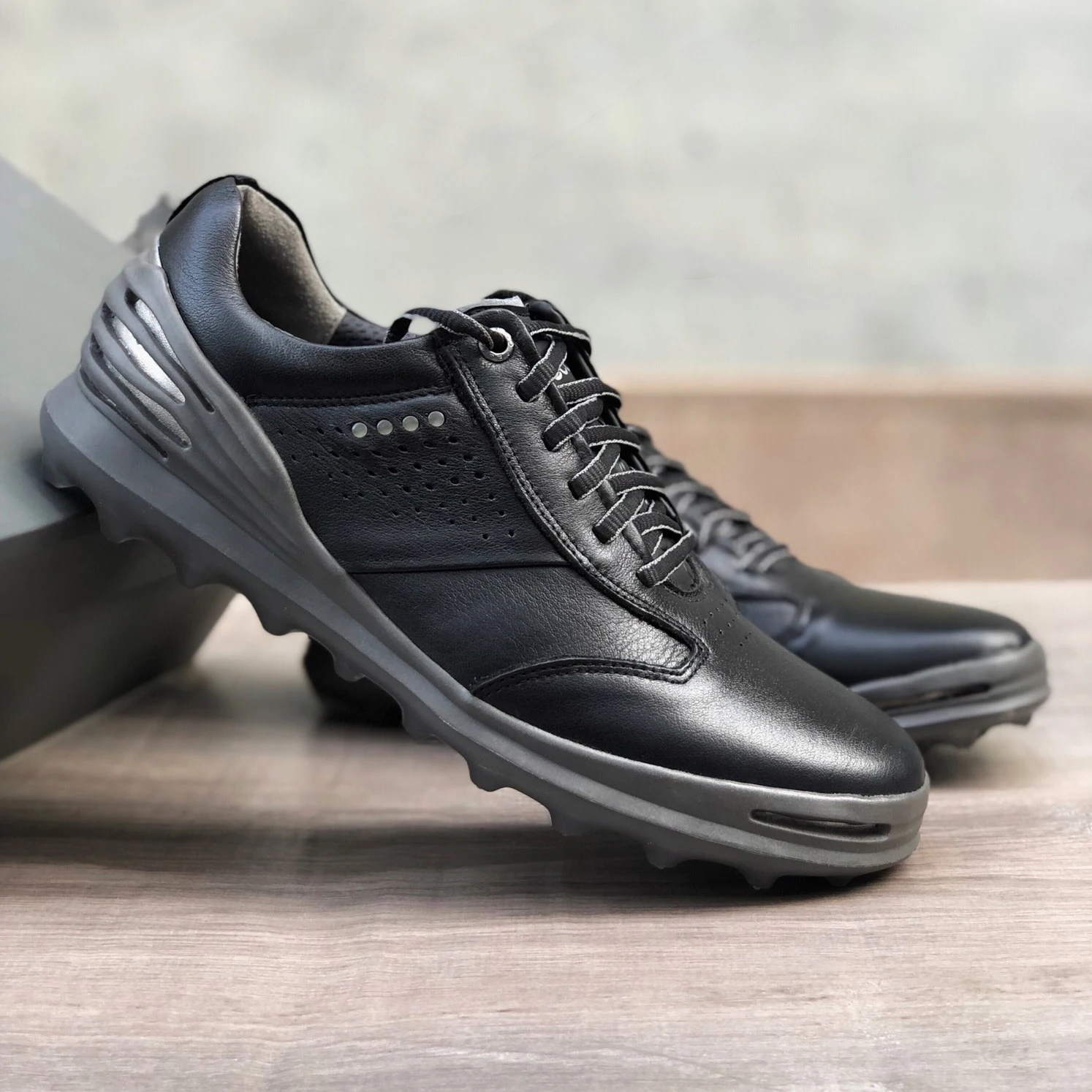 Men's Golf Shoes Genuine Leather Golf Footwear Breathable Spring Summer Golf Sport Sneakers Men Outdoor Golfing Walking Shoes
Men's Golf Shoes Genuine Leather Golf Footwear Breathable Spring Summer Golf Sport Sneakers Men Outdoor Golfing Walking Shoes