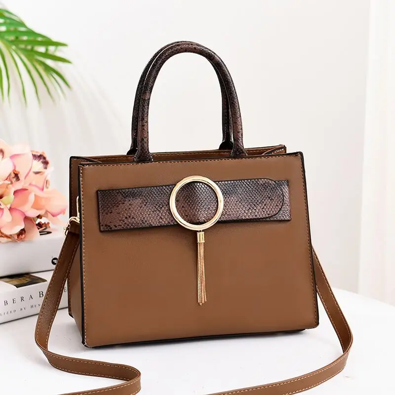The 2020 New Autumn/winter Korean fashion women's bag one-shoulder diagonal cross handbag
The 2020 New Autumn/winter Korean fashion women's bag one-shoulder diagonal cross handbag
