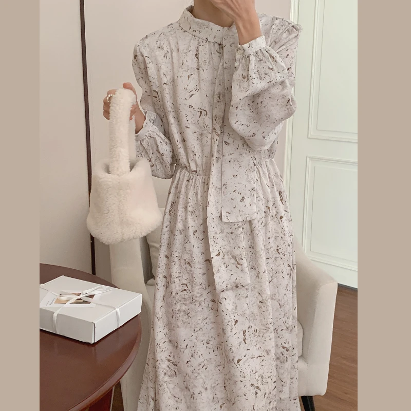 Spring Autumn Vintage Tie Lace-Up Female Chiffon Dress Elegant Floral Print Long Sleeve Maxi Vestidos Women Casual Robe
Spring Autumn Vintage Tie Lace-Up Female Chiffon Dress Elegant Floral Print Long Sleeve Maxi Vestidos Women Casual Robe