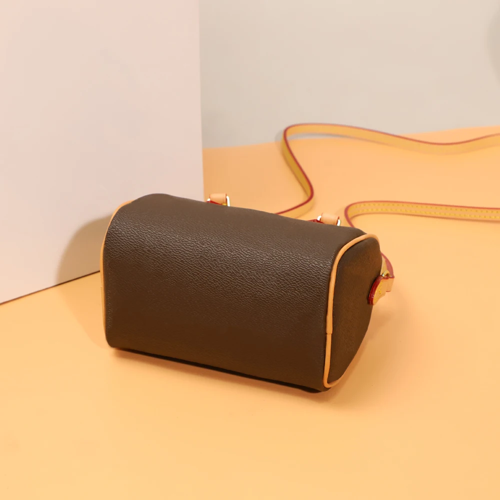 2021 New Fashion Top Quality Classic Luxury Design Leather Ladies High-end Handbag Messenger Bag Mini Pillow Bag 
2021 New Fashion Top Quality Classic Luxury Design Leather Ladies High-end Handbag Messenger Bag Mini Pillow Bag