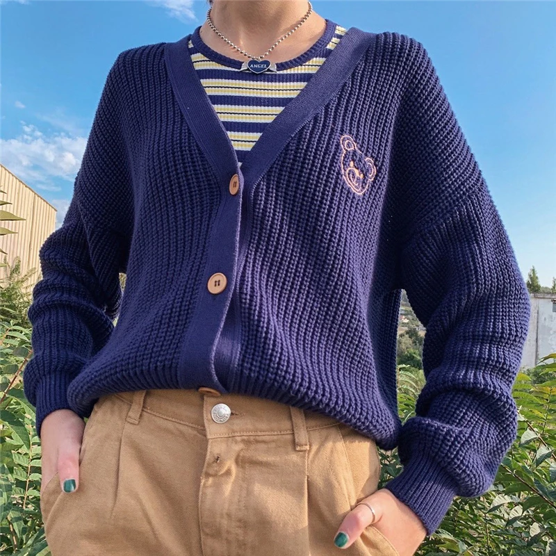 Women's Y2K Loose Sweater 90s Vintage Knitted Cardigan Letter Embroidery V Neck Long Sleeve Knitwear Jumpers for Autumn Spring
Women's Y2K Loose Sweater 90s Vintage Knitted Cardigan Letter Embroidery V Neck Long Sleeve Knitwear Jumpers for Autumn Spring