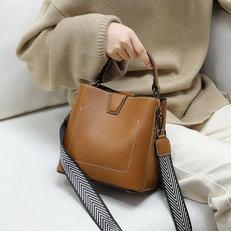 2021 New Women's Luxury Leather Shoulder Bag Classic Genuine Leather Bucket Bag New Handbags Crossbody Messenger Shoulder Bags
2021 New Women's Luxury Leather Shoulder Bag Classic Genuine Leather Bucket Bag New Handbags Crossbody Messenger Shoulder Bags