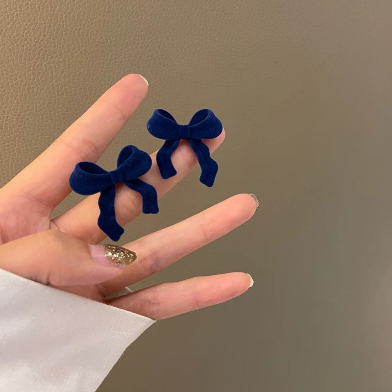 Mihan S925 needle Sweet Jewelry Flocking Bow Earrings Popular Design Autumn Winter Blue Black Red Drop Earrings For Women Gifts
Mihan S925 needle Sweet Jewelry Flocking Bow Earrings Popular Design Autumn Winter Blue Black Red Drop Earrings For Women Gifts