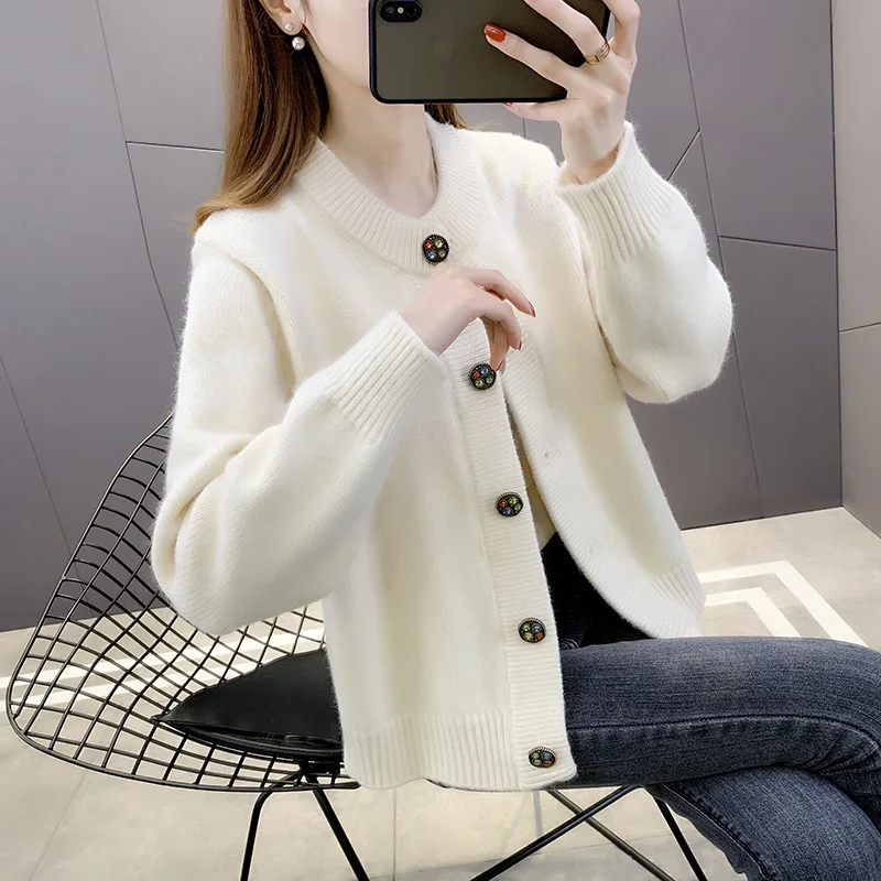 small cardigan sweater female early spring in 2021, the new hot style knitted coat female in the spring and autumn
small cardigan sweater female early spring in 2021, the new hot style knitted coat female in the spring and autumn