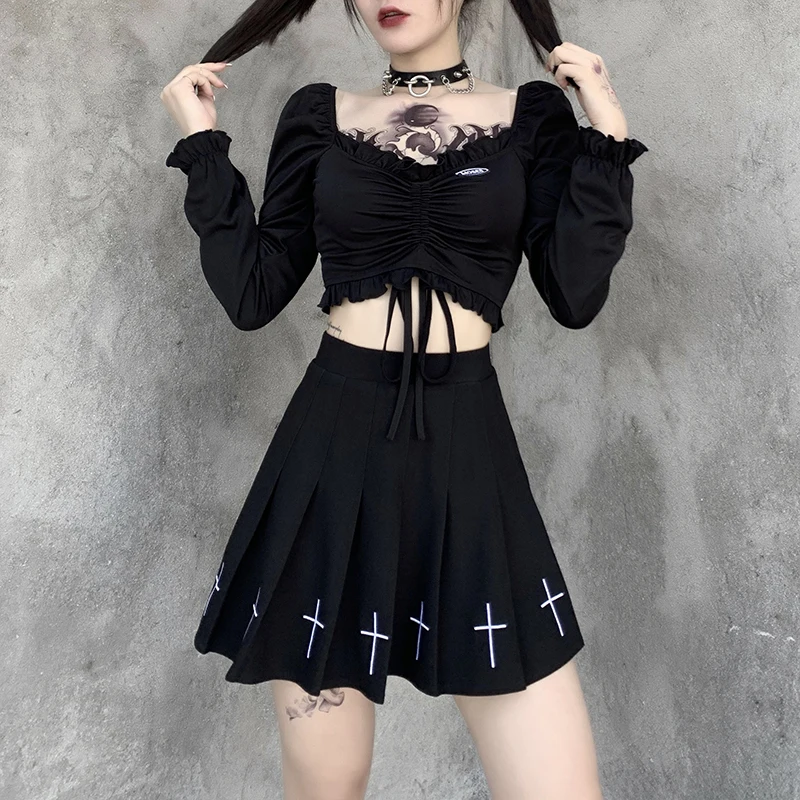 Sexy Woman Bandage Bodycon Long Sleeve Crop Tops Female Black V-neck Streetwear Punk Slim Tops Autumn Gothic Harajuku Top
Sexy Woman Bandage Bodycon Long Sleeve Crop Tops Female Black V-neck Streetwear Punk Slim Tops Autumn Gothic Harajuku Top