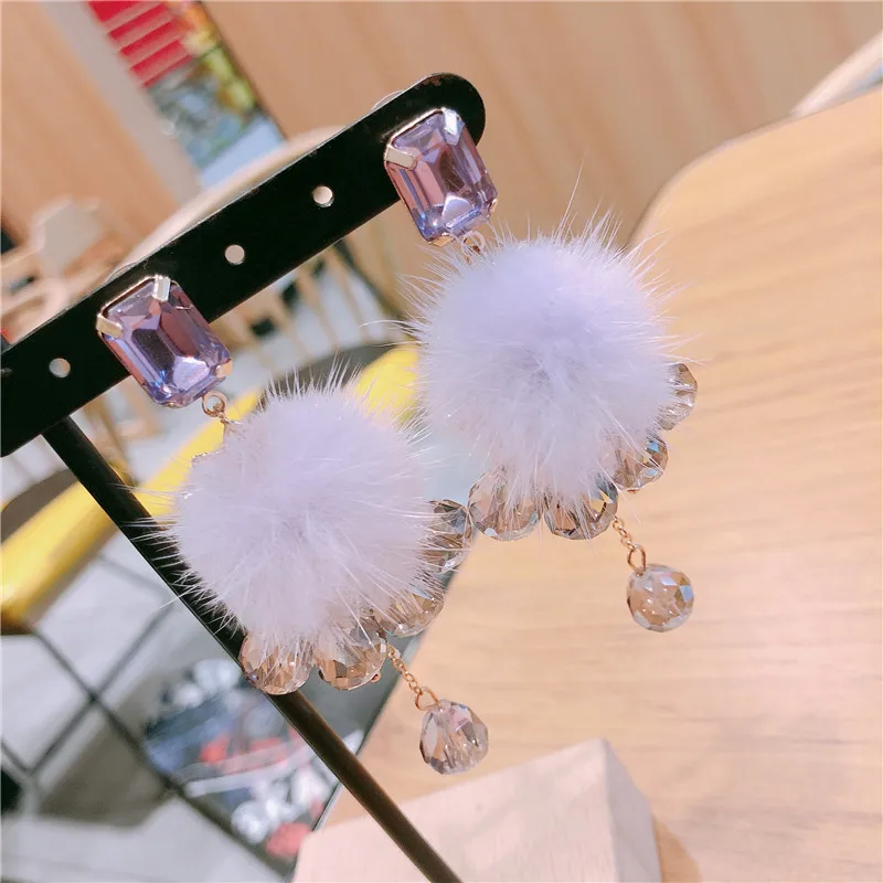 Korean Pink Blue Purple Mink Fluffy Ball Long Drop brincos Fashion Geometric Crystal Statement Dangle Earrings For Women bijoux
Korean Pink Blue Purple Mink Fluffy Ball Long Drop brincos Fashion Geometric Crystal Statement Dangle Earrings For Women bijoux