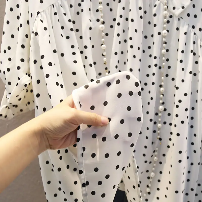 XITAO Polka Dot Print Chiffon Shirt Fashion Edible Tree Fungus Splicing V-neck Collar Casual Loose Women Top Summer New LDD1812 
XITAO Polka Dot Print Chiffon Shirt Fashion Edible Tree Fungus Splicing V-neck Collar Casual Loose Women Top Summer New LDD1812