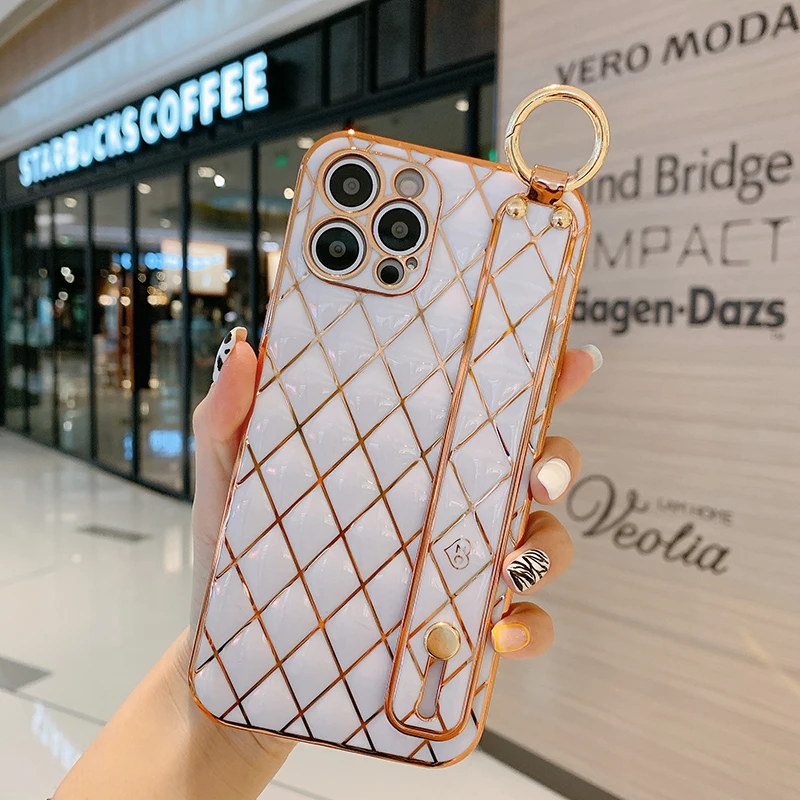 Luxury Diamond Bling Plating Silicone Phone Case For iPhone 12 11 Pro Max SE XSmax XR X 8 7 Plus Ultra-thin Cute Wristband Cover
Luxury Diamond Bling Plating Silicone Phone Case For iPhone 12 11 Pro Max SE XSmax XR X 8 7 Plus Ultra-thin Cute Wristband Cover