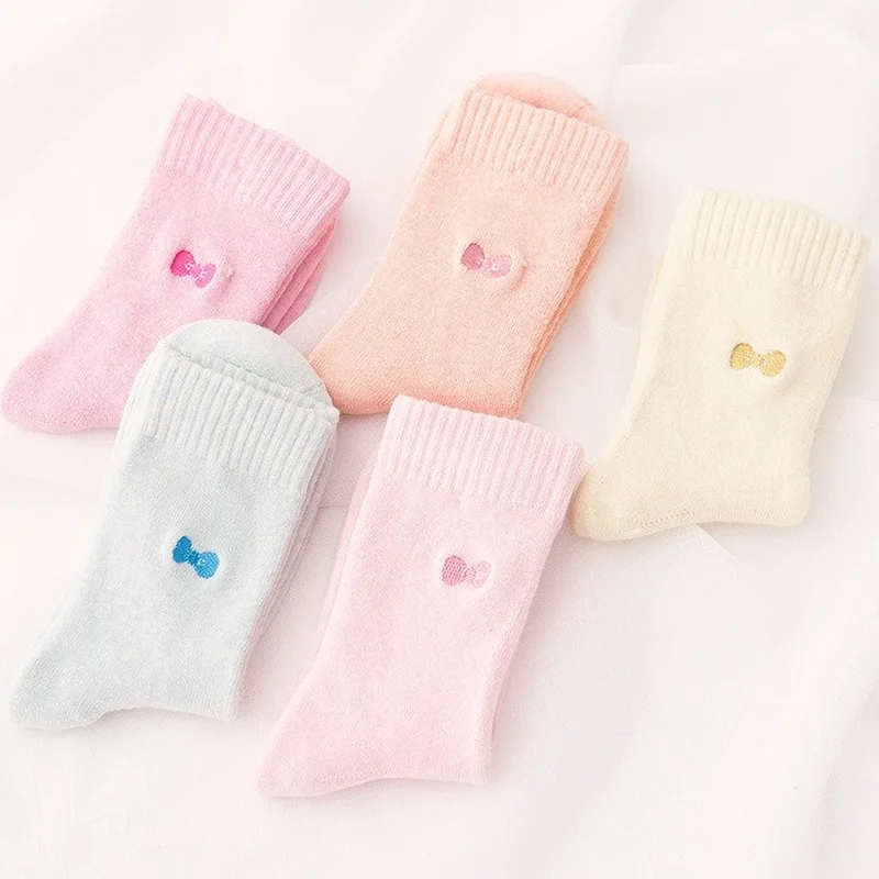 Keep Warm In Winter, Towel Thickened Embroidery Flower Bow Macaron Cotton Ladies Mid-tube Towel Socks Christmas Gift
Keep Warm In Winter, Towel Thickened Embroidery Flower Bow Macaron Cotton Ladies Mid-tube Towel Socks Christmas Gift
