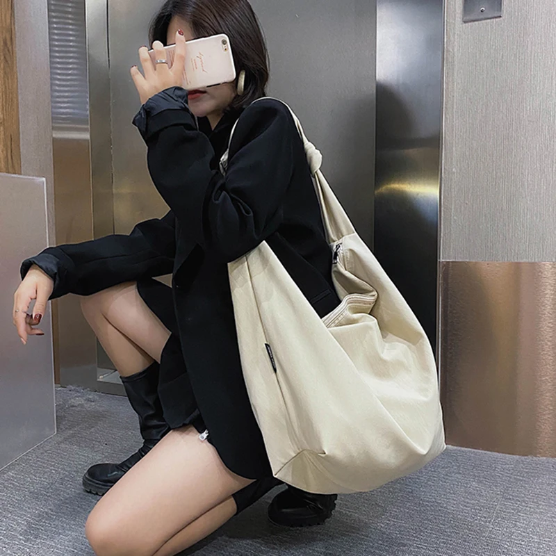 Повседневная женская сумка через плечо, новая модная однотонная сумка-хобо на плечо, вместительная Женская дорожная сумка-мессенджер для п... 
Повседневная женская сумка через плечо, новая модная однотонная сумка-хобо на плечо, вместительная Женская дорожная сумка-мессенджер для п...