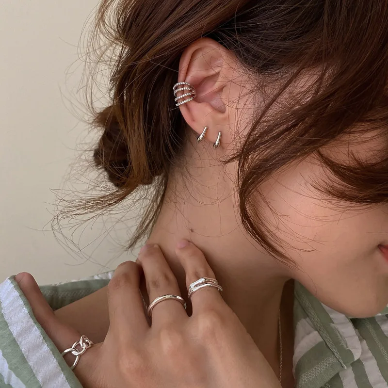 Single Piece 4 Row CZ Stone Clip Earrings Without Piercing Circle Geometric Earrings for Women Minimalist Ear Cuff Hot
Single Piece 4 Row CZ Stone Clip Earrings Without Piercing Circle Geometric Earrings for Women Minimalist Ear Cuff Hot