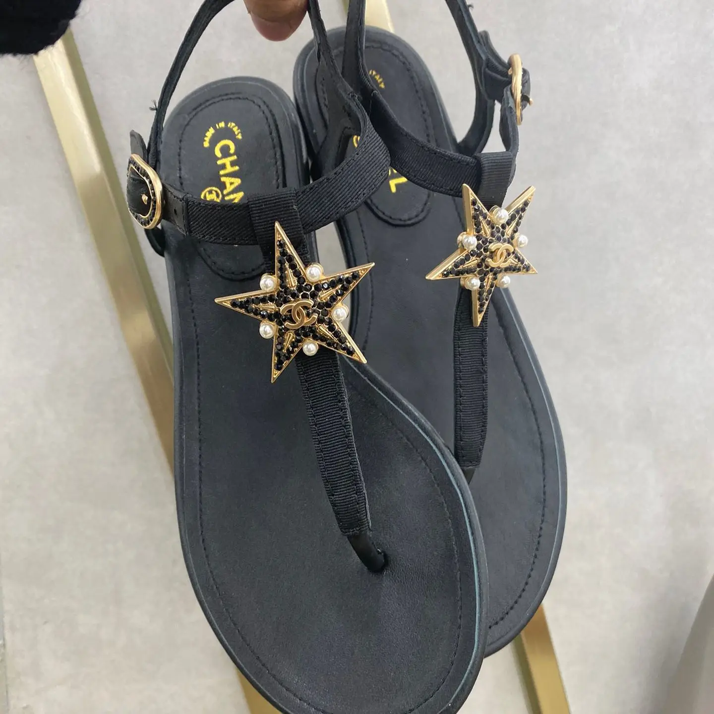 2021 new luxury CC35 designer fashion ladies slippers high heel sandals ladies casual shoes
2021 new luxury CC35 designer fashion ladies slippers high heel sandals ladies casual shoes