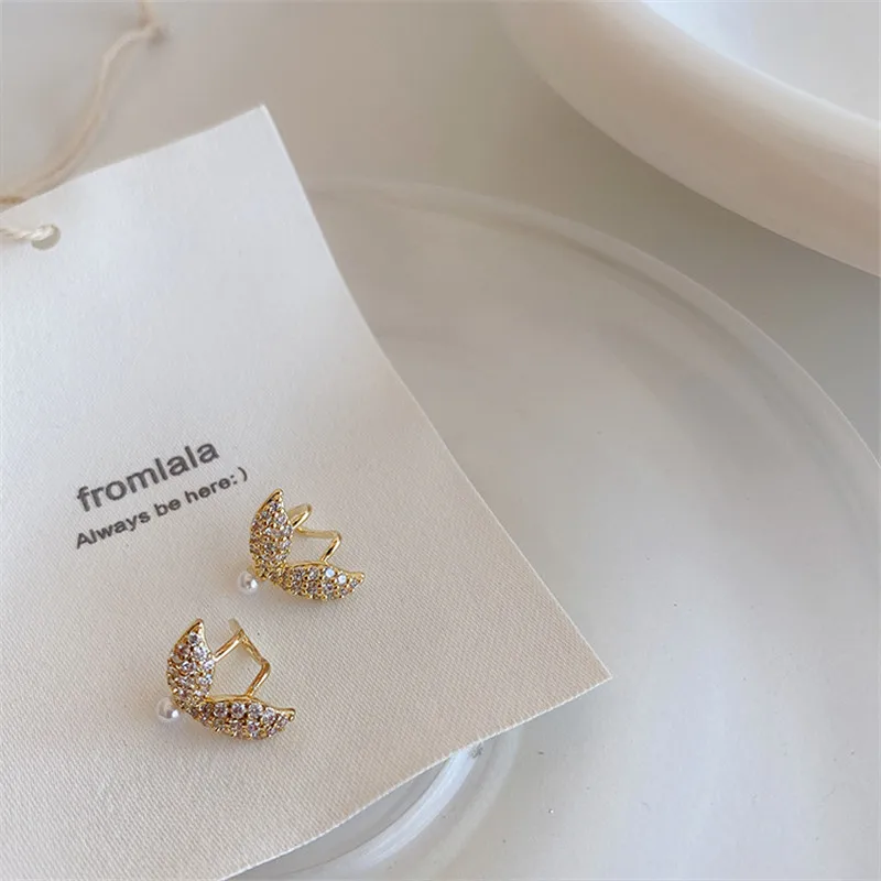 Baroque Pearl Fishtail Ear Cuff Fake Earrings For Women Gold COlor Zirconia Earcuff Clip No Piercing Fake Cartilage Earrings
Baroque Pearl Fishtail Ear Cuff Fake Earrings For Women Gold COlor Zirconia Earcuff Clip No Piercing Fake Cartilage Earrings
