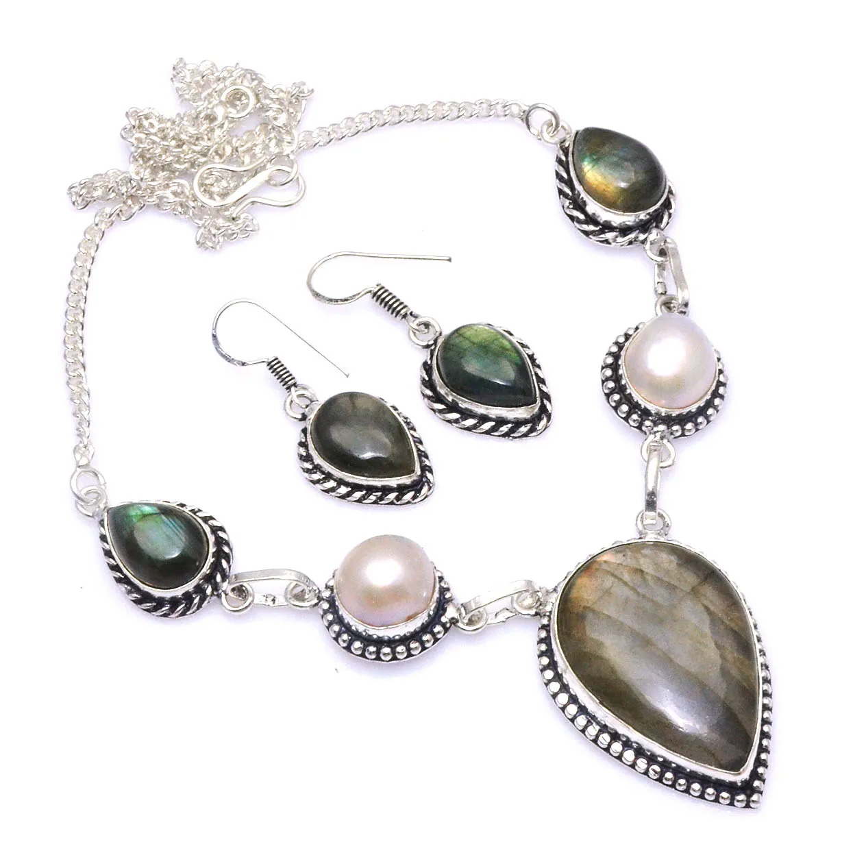 Genuine Labradorite + Biwa Pearl Necklace + Earings Silver Overlay over Copper, 49 cm , N4651 
Genuine Labradorite + Biwa Pearl Necklace + Earings Silver Overlay over Copper, 49 cm , N4651