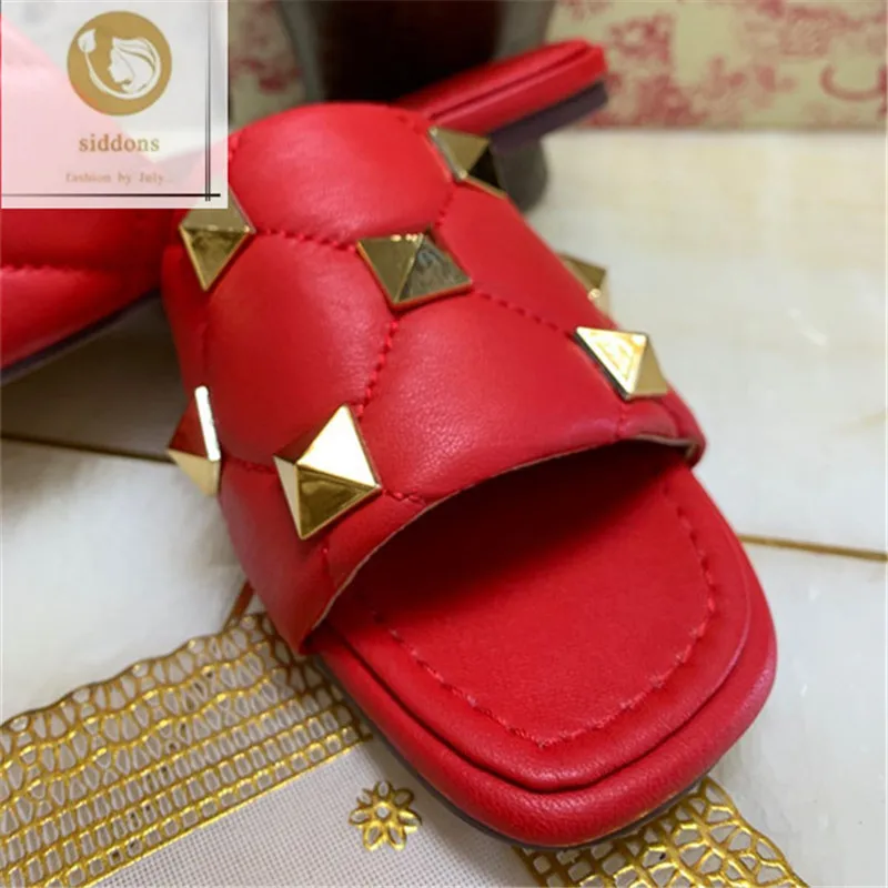 2021 latest ladies slippers fashion leather ladies slippers rivet wear-resistant letters ladies sandals
2021 latest ladies slippers fashion leather ladies slippers rivet wear-resistant letters ladies sandals