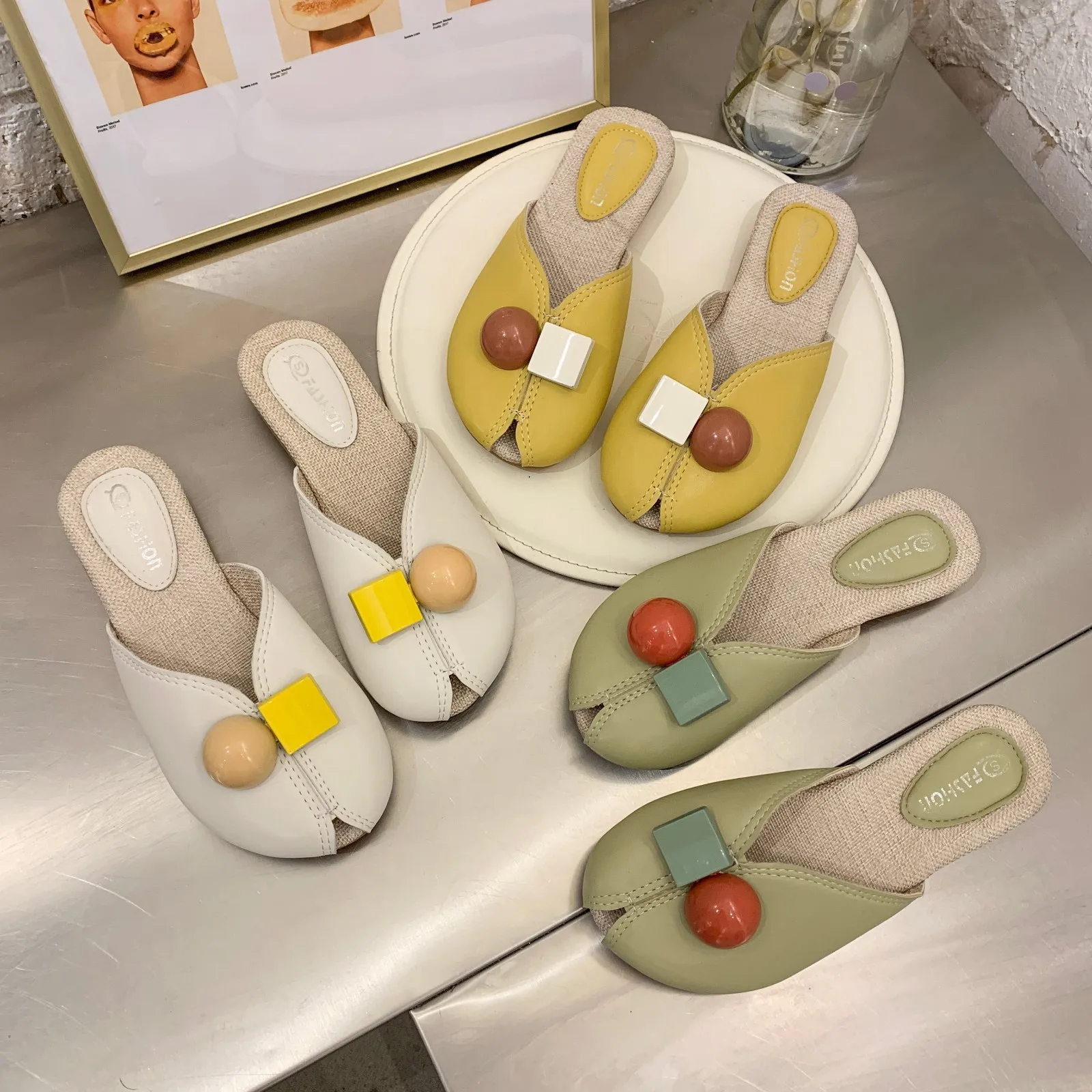 Baotou half slippers, ladies all-match try on shoes leather pointed-toe lazy flat slippers, summer fashion all-match durable
Baotou half slippers, ladies all-match try on shoes leather pointed-toe lazy flat slippers, summer fashion all-match durable